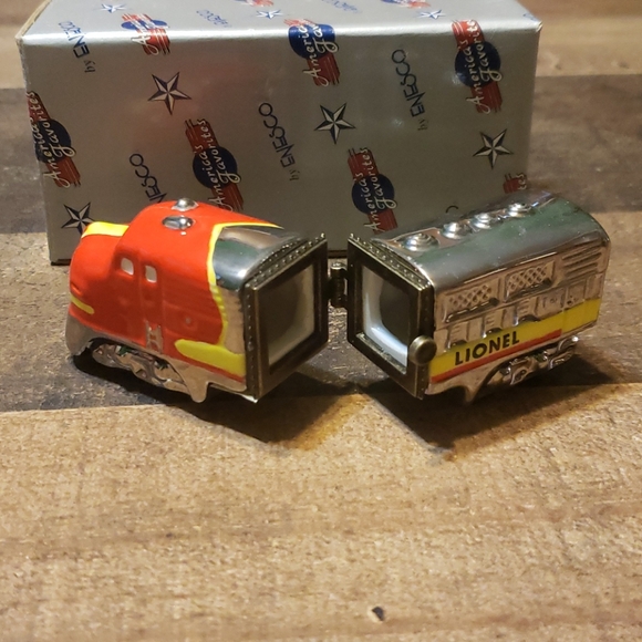 Lionel Train Covered Box - Picture 2 of 4